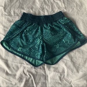 LULULEMON tracker short SIZE 4